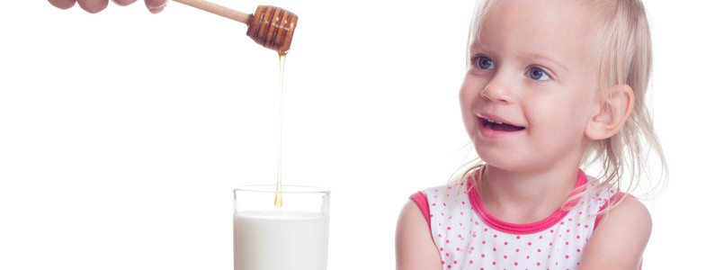 Hausmittel-Analyse: Heiße Milch mit Honig